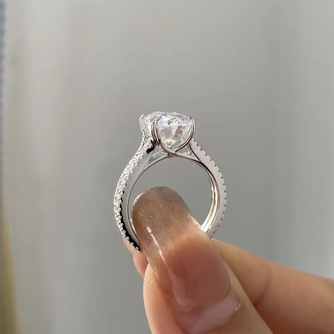 Choosing the Right Engagement Ring for Your Hand Shape