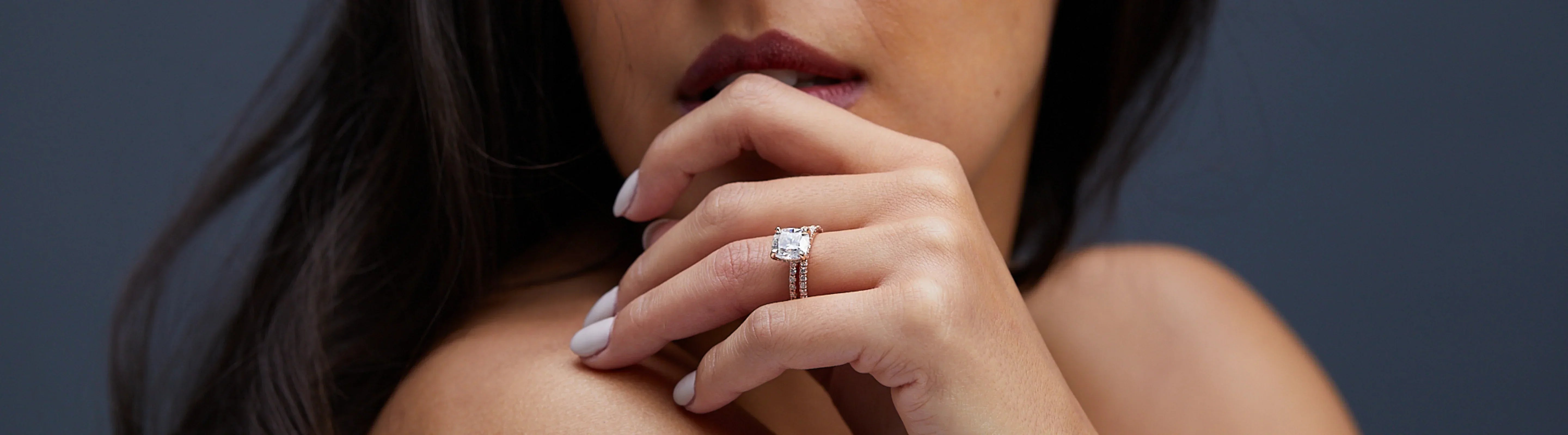 The Differences Between a Moissanite and a Diamond
