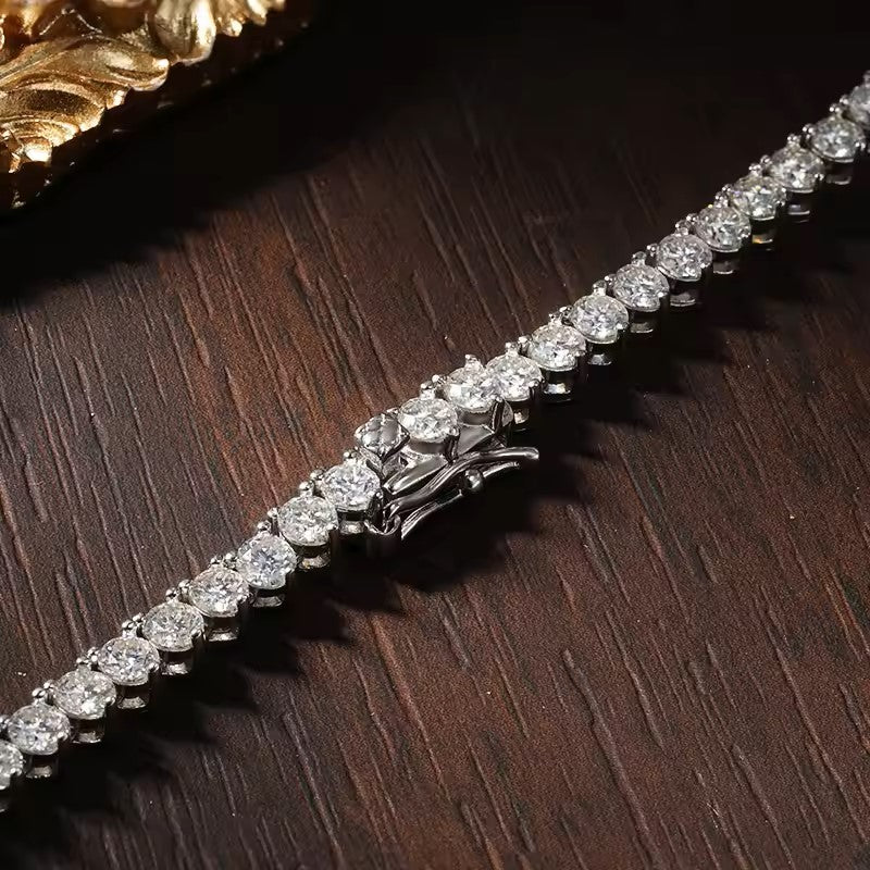 Graduated Moissanite Tennis Necklace – 18K White Gold Plated Silver | 3-Claw or 4-Claw Setting