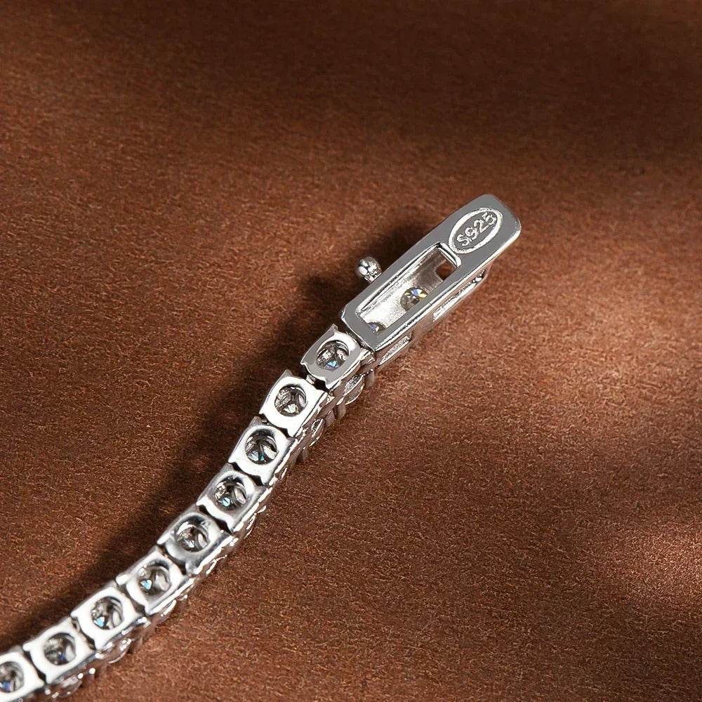 Graduated Moissanite Tennis Necklace – 18K White Gold Plated Silver | 3-Claw or 4-Claw Setting