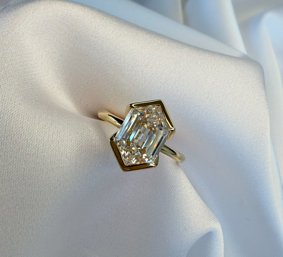 Hexagonal Half Bezel Lab Diamond Engagement Ring – 4CT D VS1 | 18K Yellow Gold