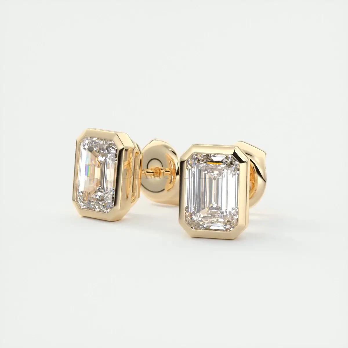 18k yellow gold emerald-cut diamond stud earrings.