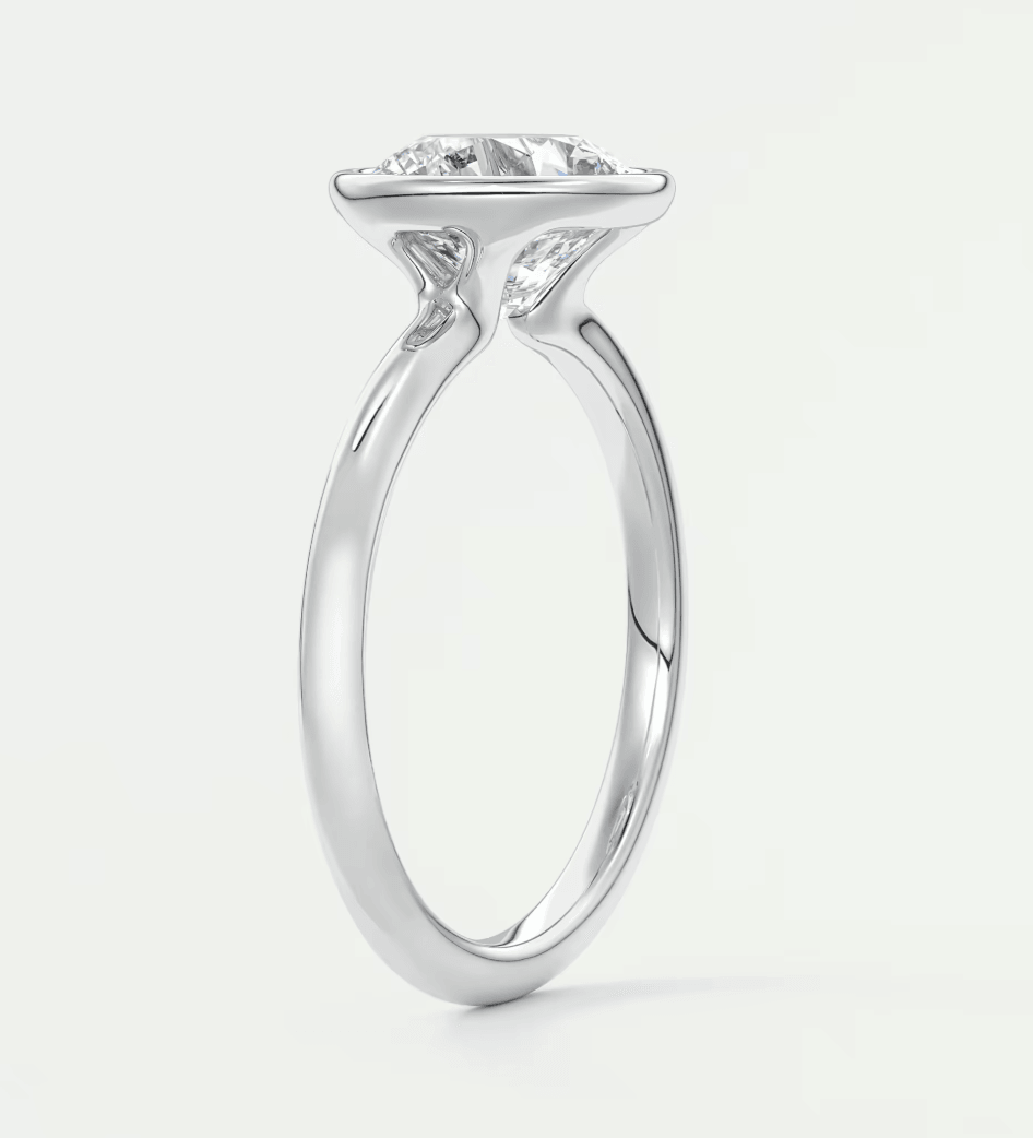 Véda Round Bezel Ring – Lab Diamond or Moissanite