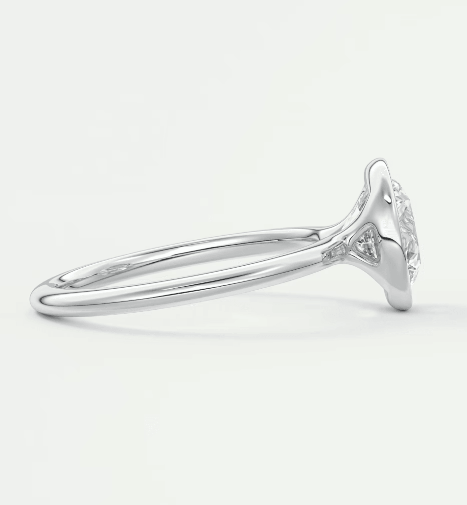 Véda Round Bezel Ring – Lab Diamond or Moissanite
