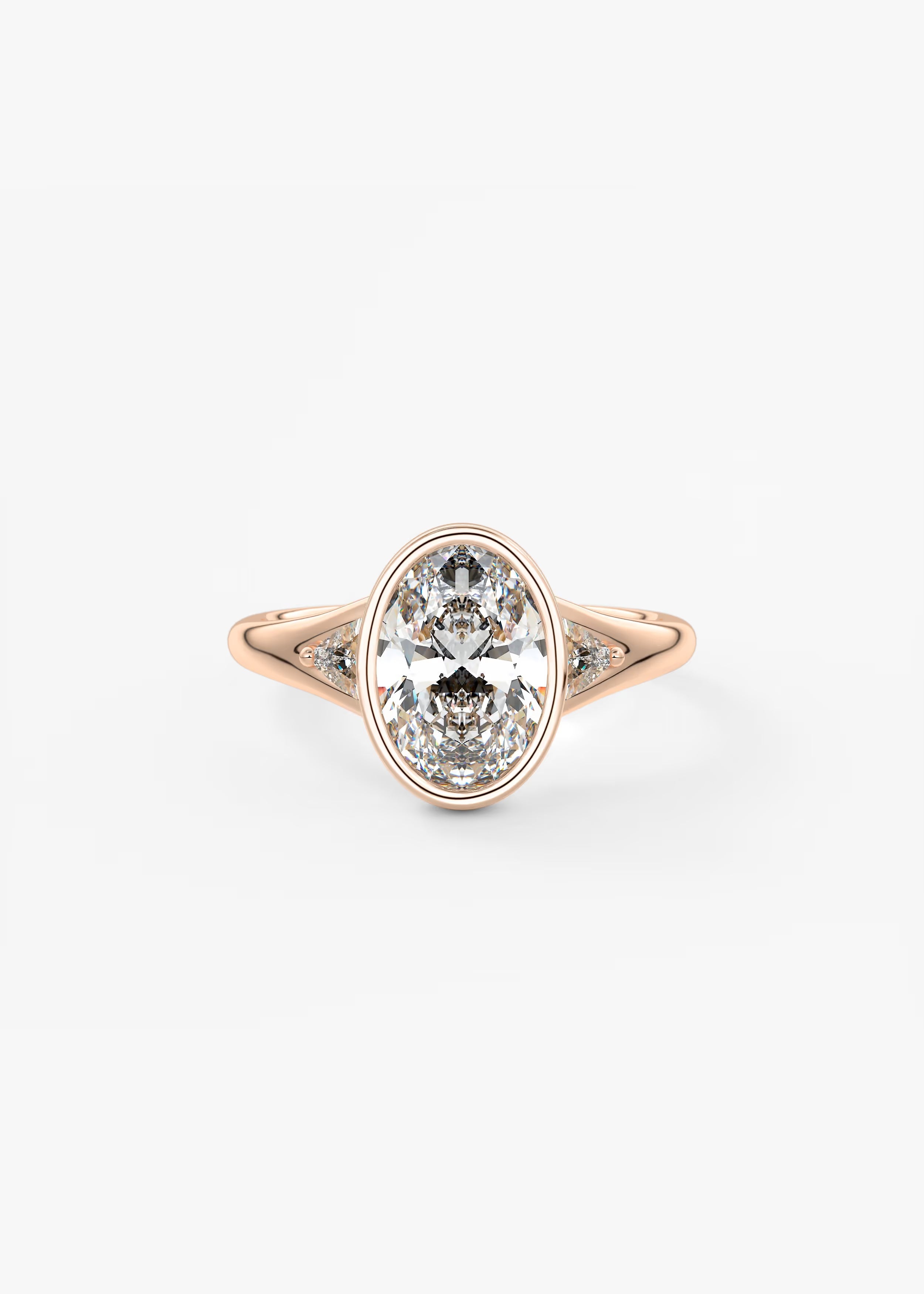 Véda Trilogy – Oval with Trillion Side Stones