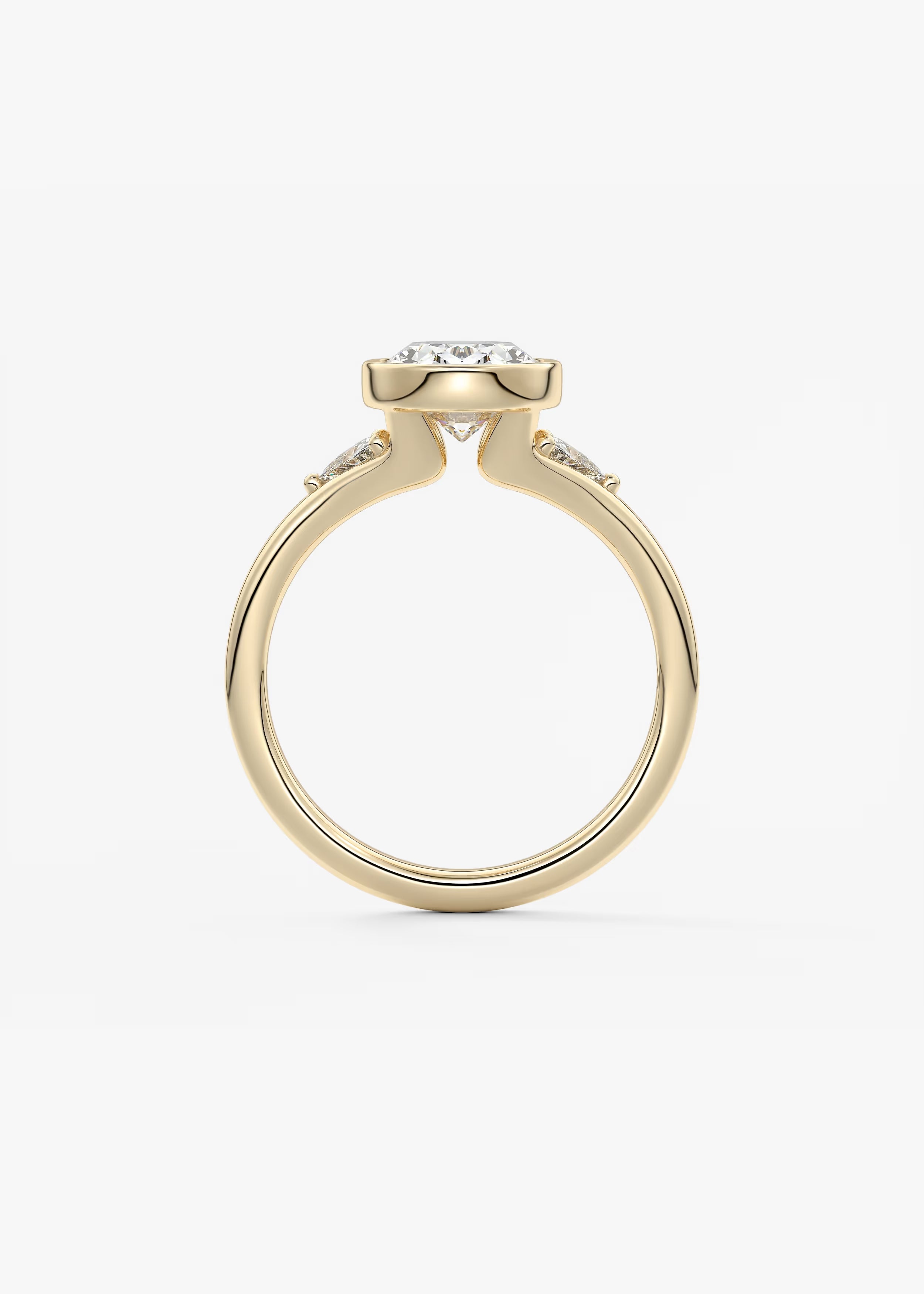 Véda Trilogy – Oval with Trillion Side Stones