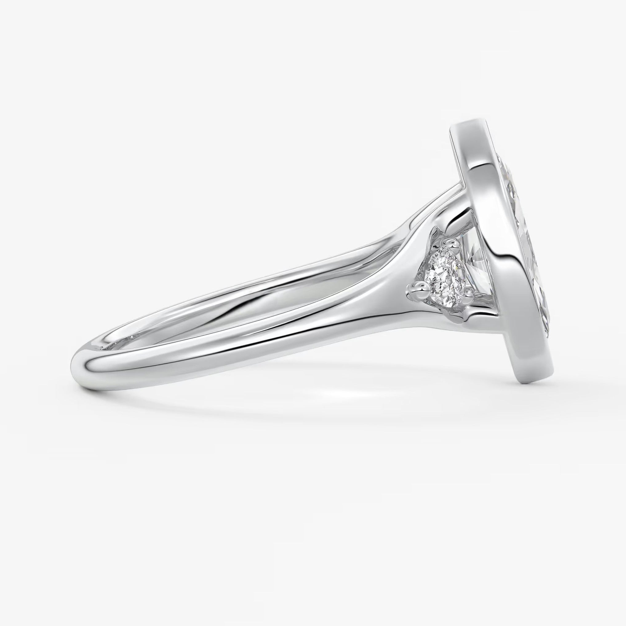 Véda trilogy – marquise with pear side stones
