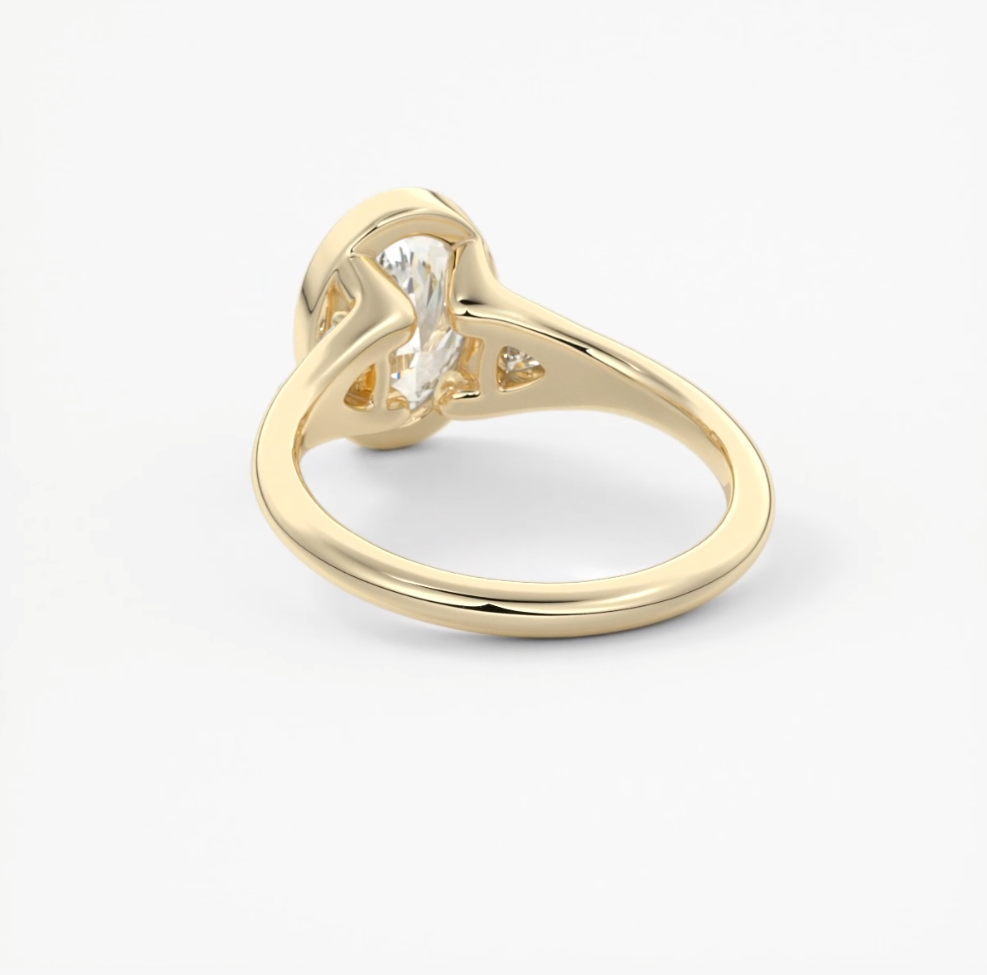 Véda trilogy – oval with trillion side stones