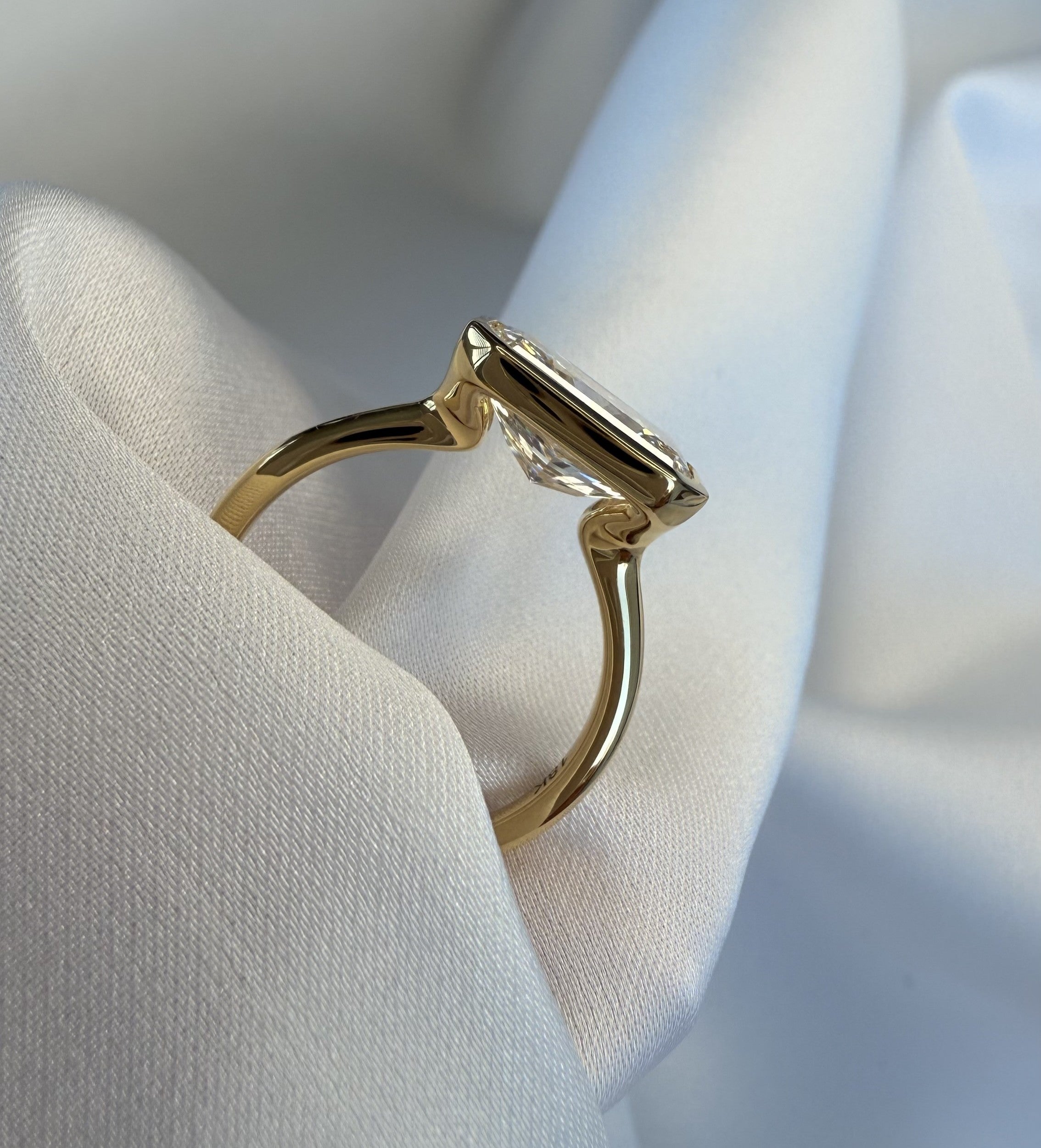 Custom made veda east-west radiant bezel lab diamond ring 3.08ct d vvs2 | 18k yellow gold