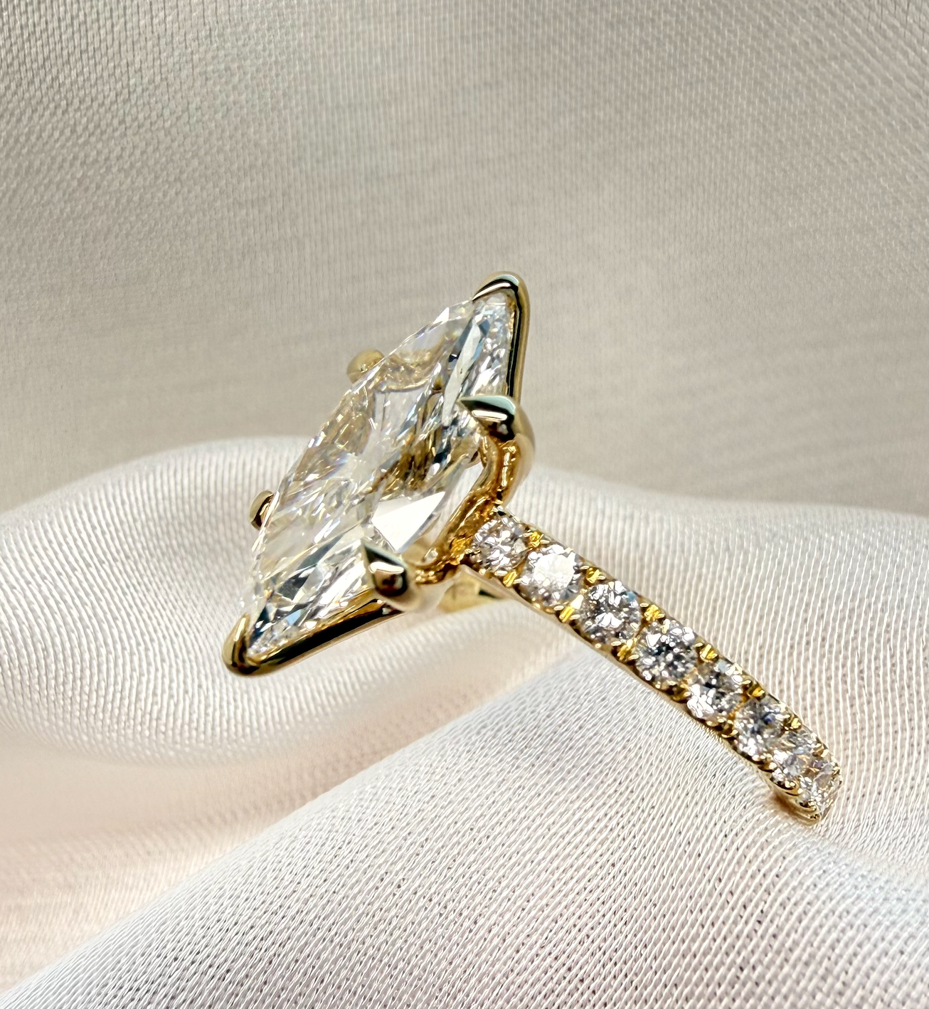 Aura Glide Marquise Pave