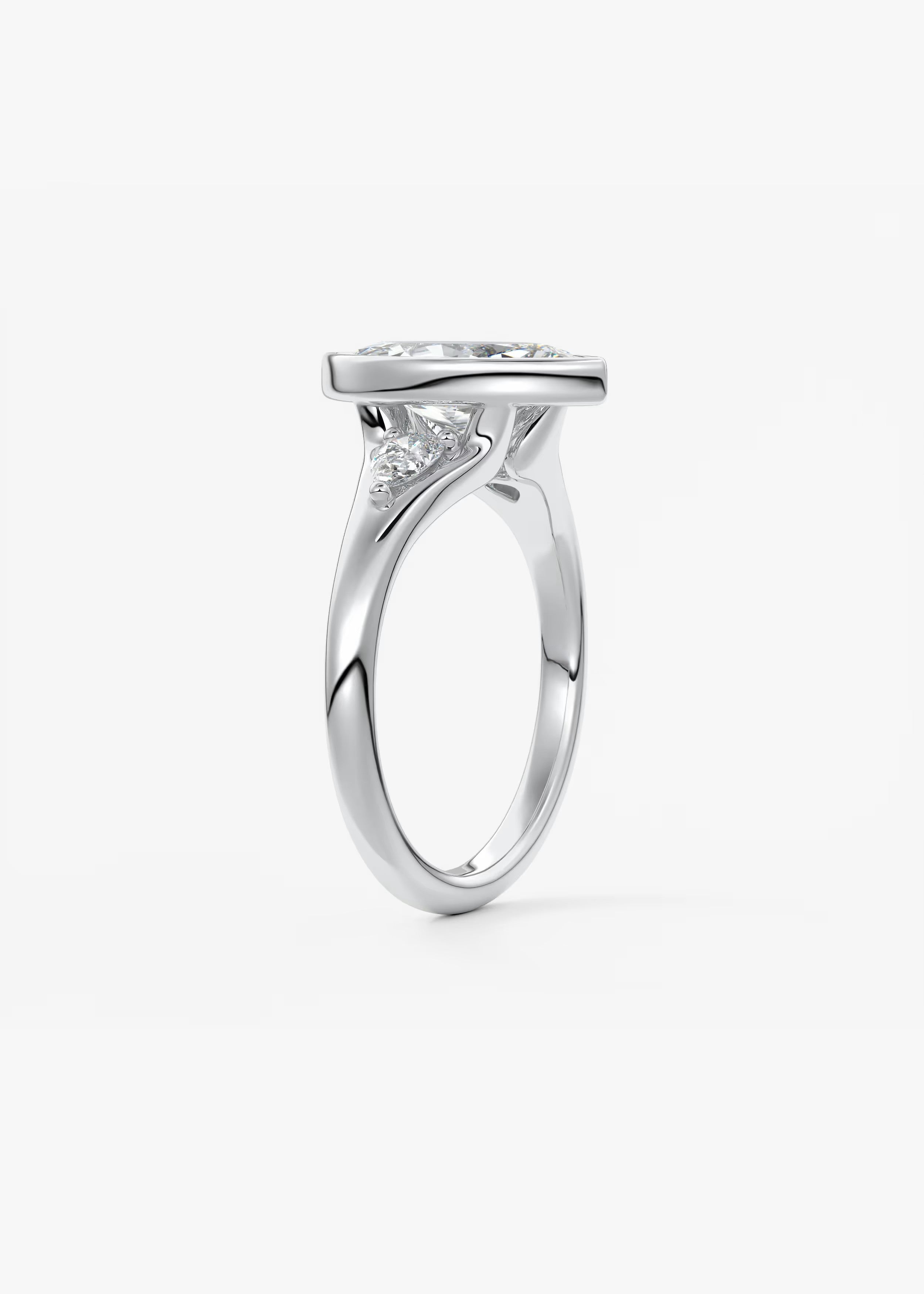 Véda Trilogy – Marquise with Pear Side Stones