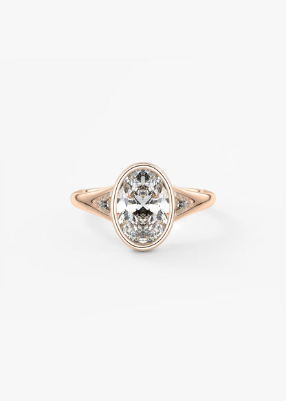 Véda Trilogy – Oval with Trillion Side Stones