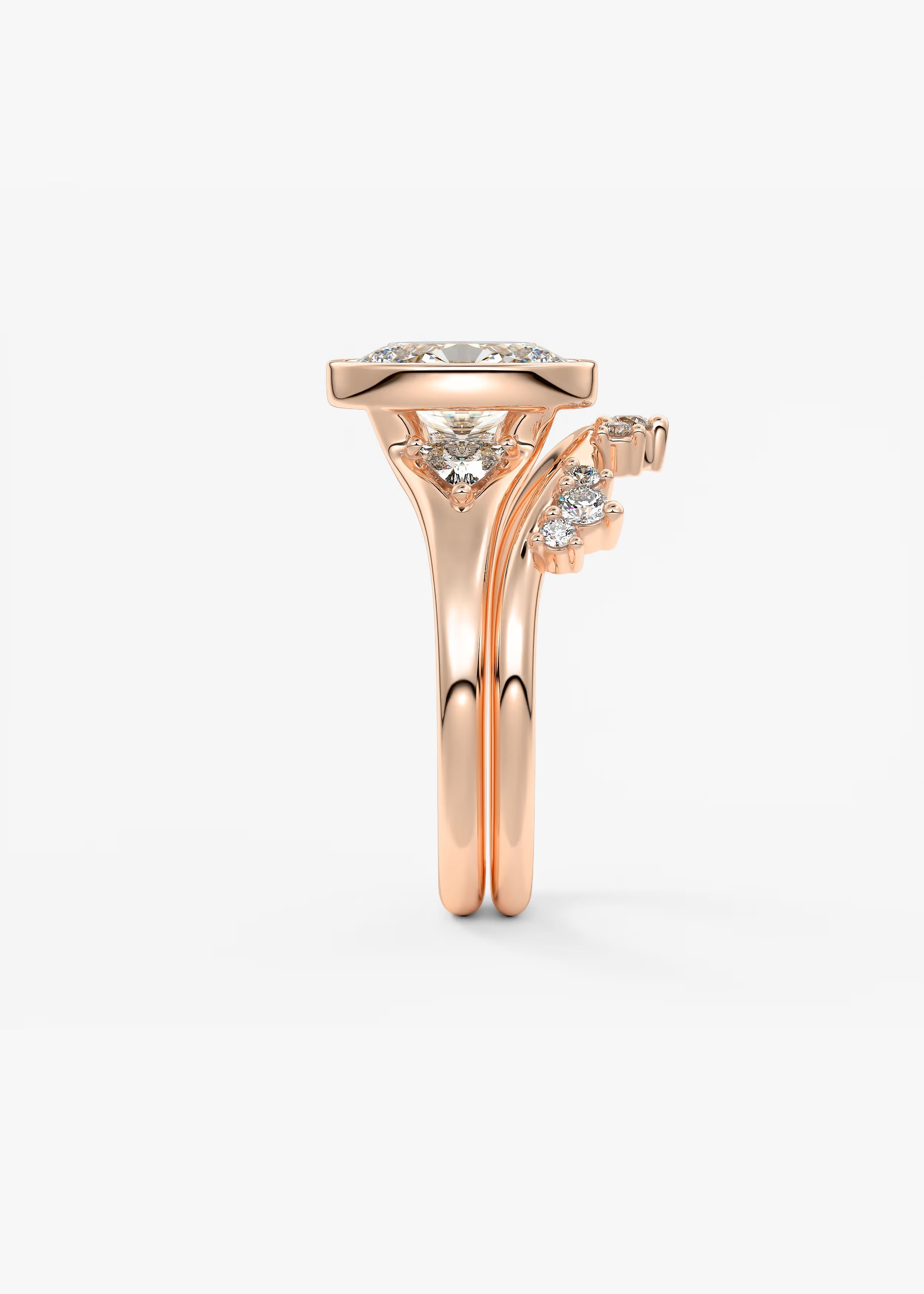 Véda Trilogy – Oval with Trillion Side Stones