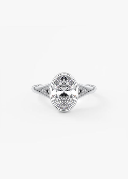 Véda Trilogy – Oval with Trillion Side Stones