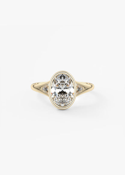 Véda Trilogy – Oval with Trillion Side Stones