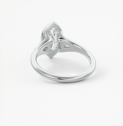 Véda trilogy – marquise with pear side stones