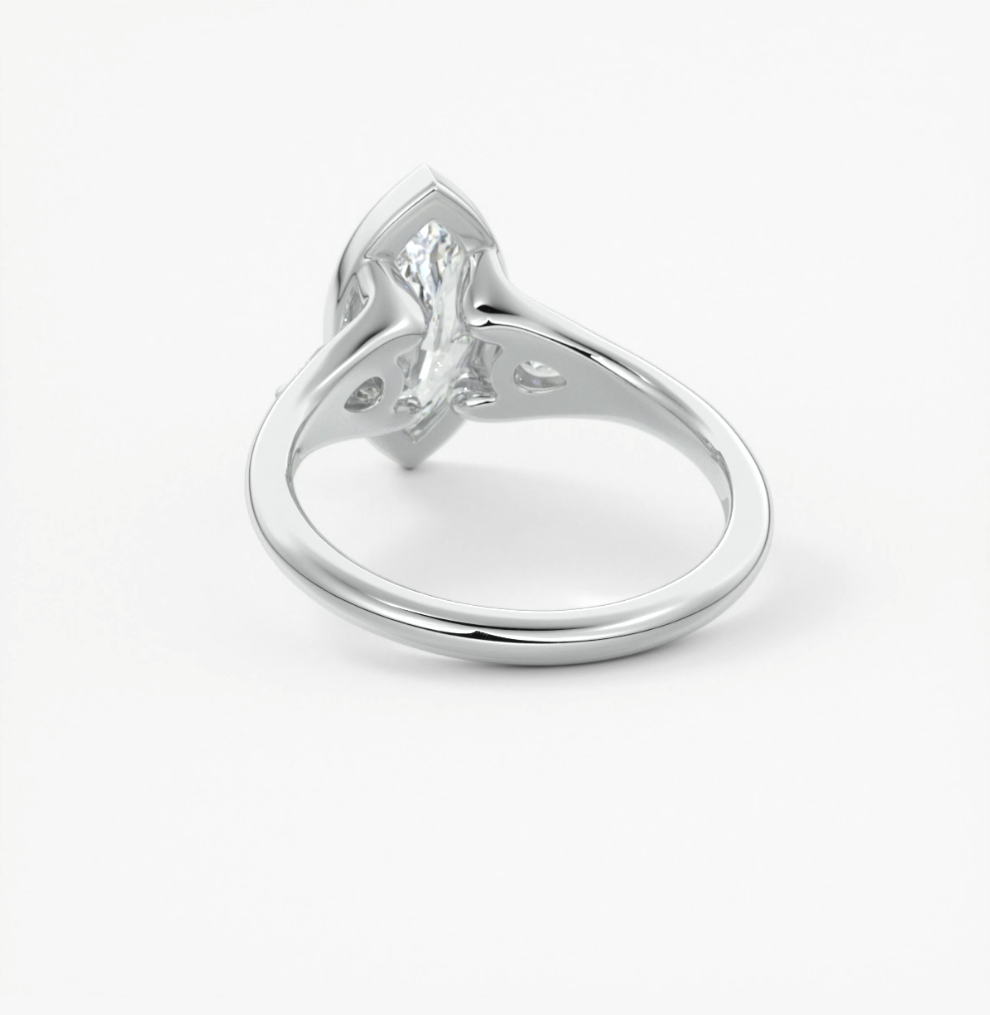 Véda trilogy – marquise with pear side stones