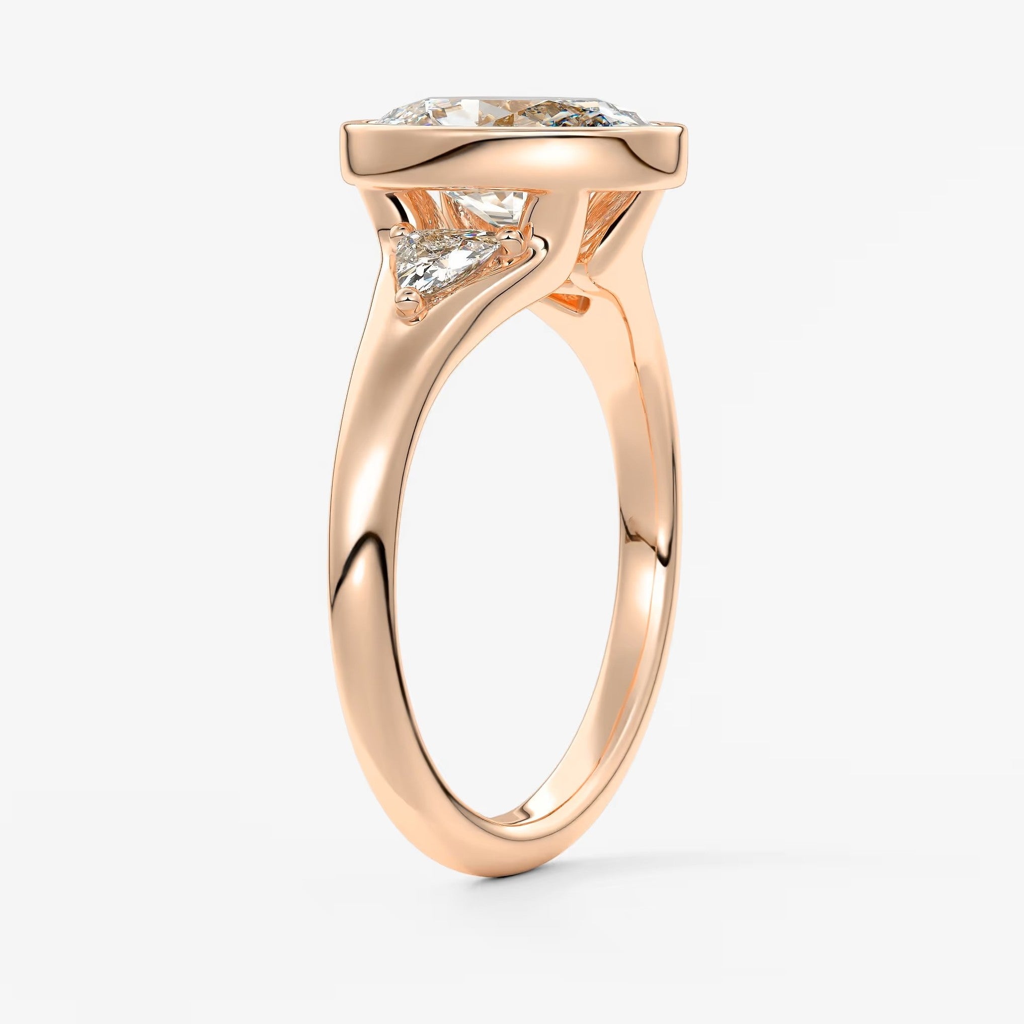 Véda trilogy – oval with trillion side stones