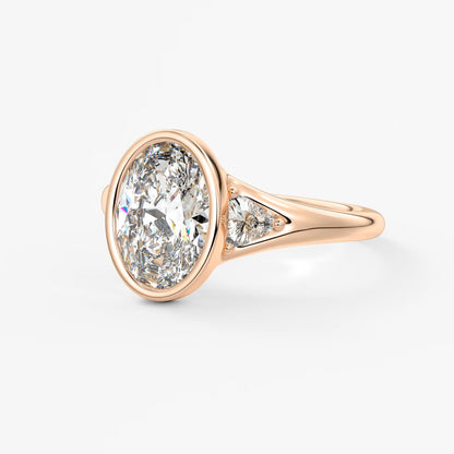 Véda trilogy – oval with trillion side stones