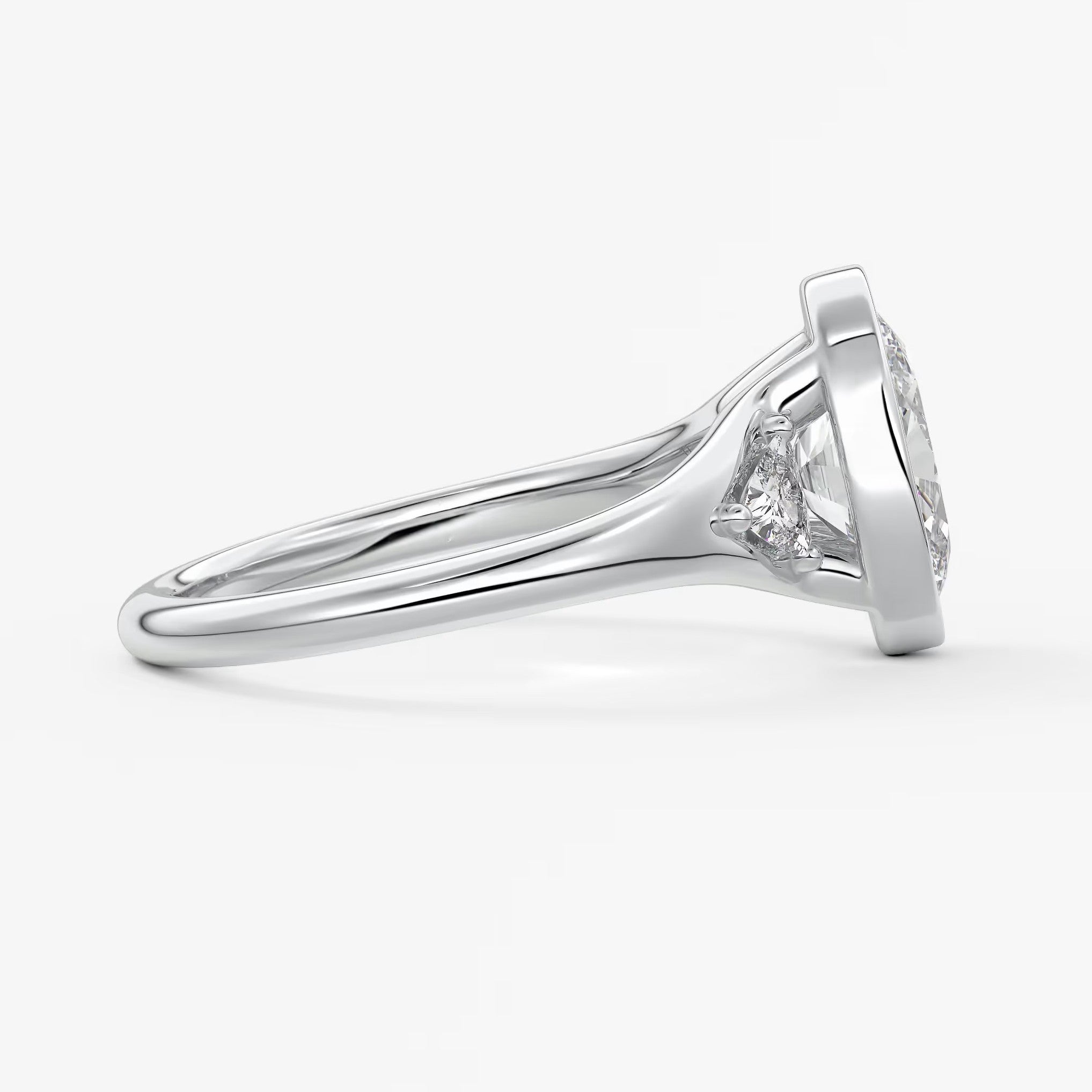 Véda trilogy – oval with trillion side stones