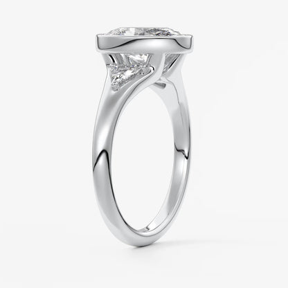 Véda trilogy – oval with trillion side stones