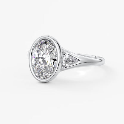 Véda trilogy – oval with trillion side stones