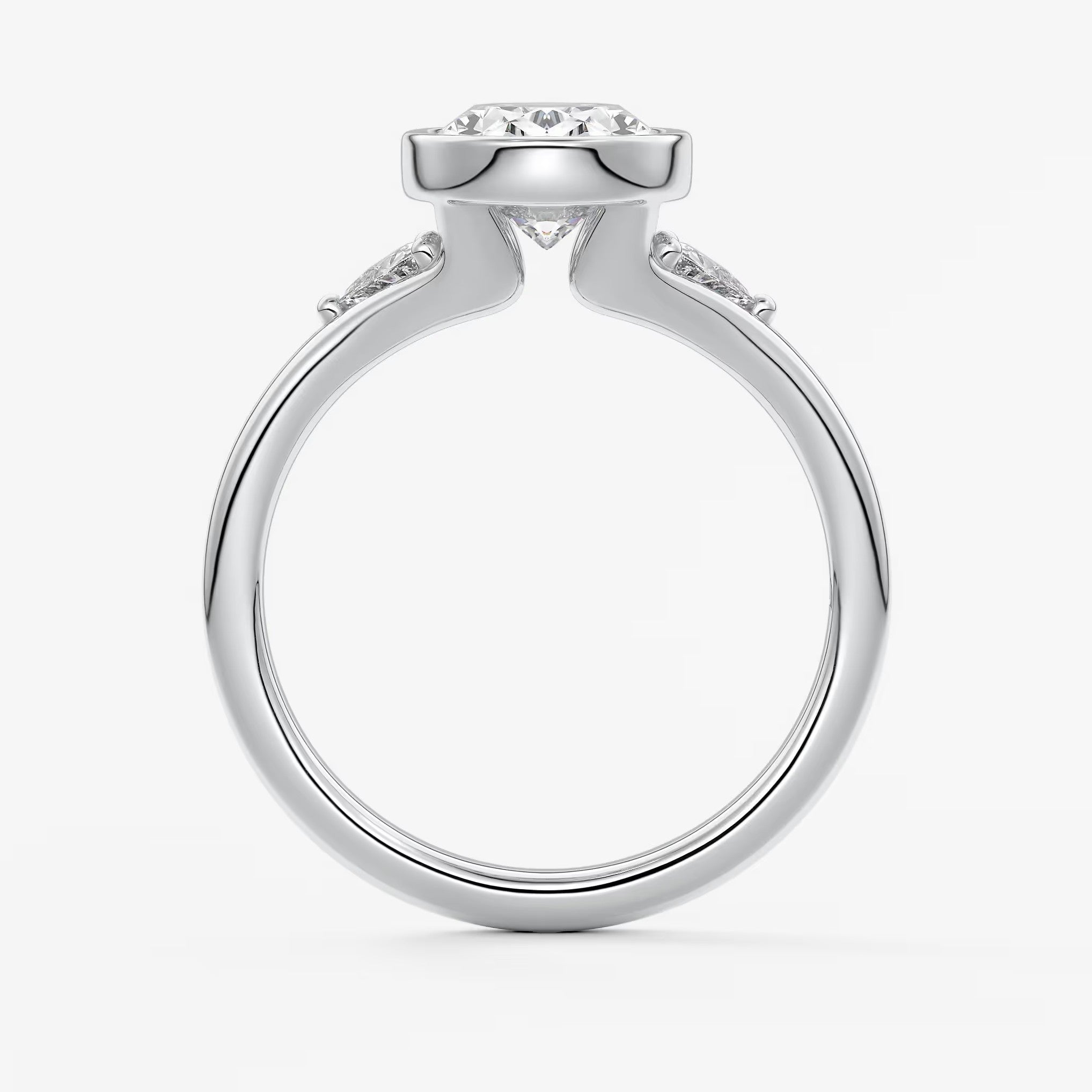 Véda trilogy – oval with trillion side stones