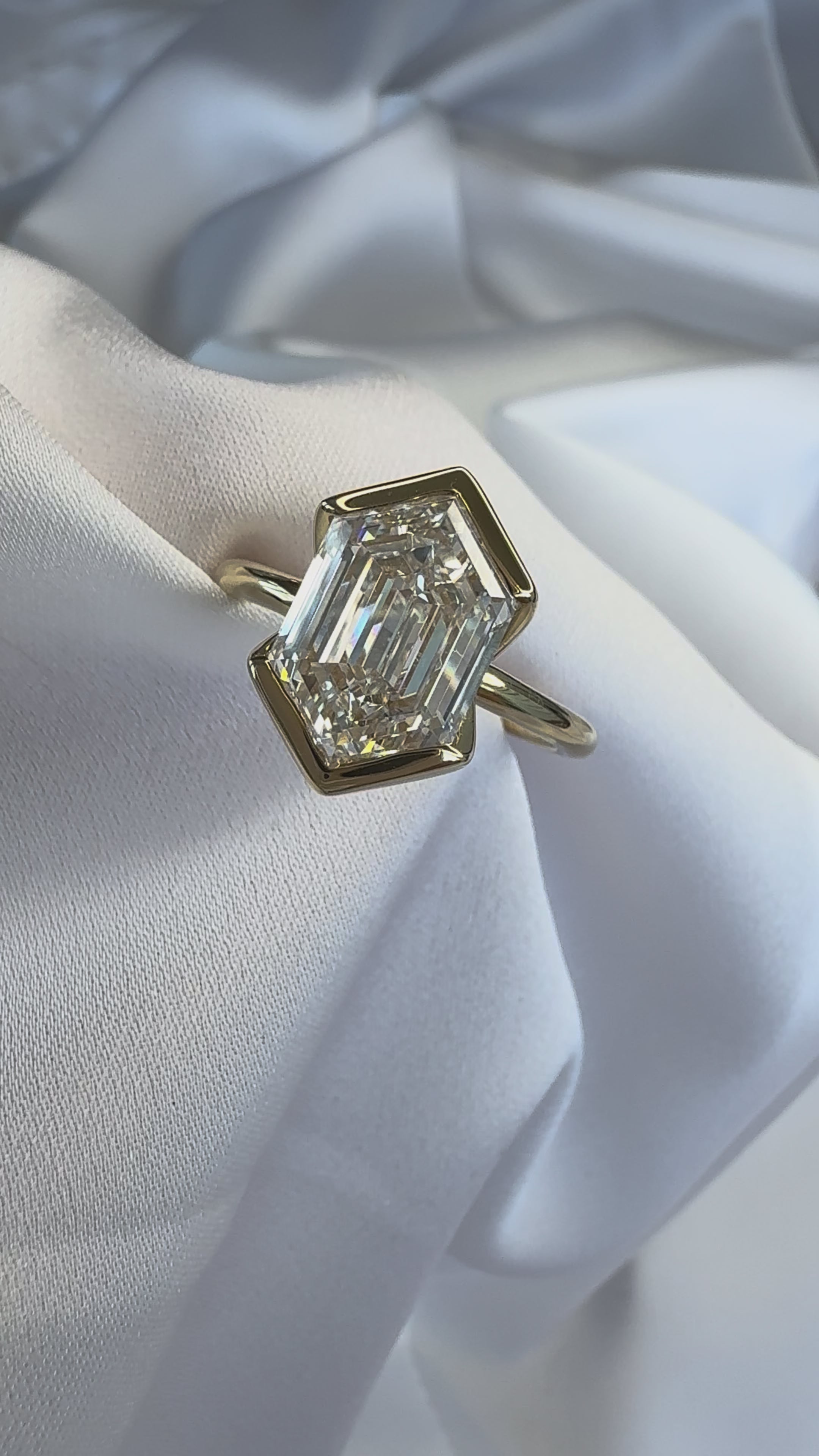 Hexagonal Half Bezel Lab Diamond Engagement Ring – 4CT D VS1 | 18K Yellow Gold
