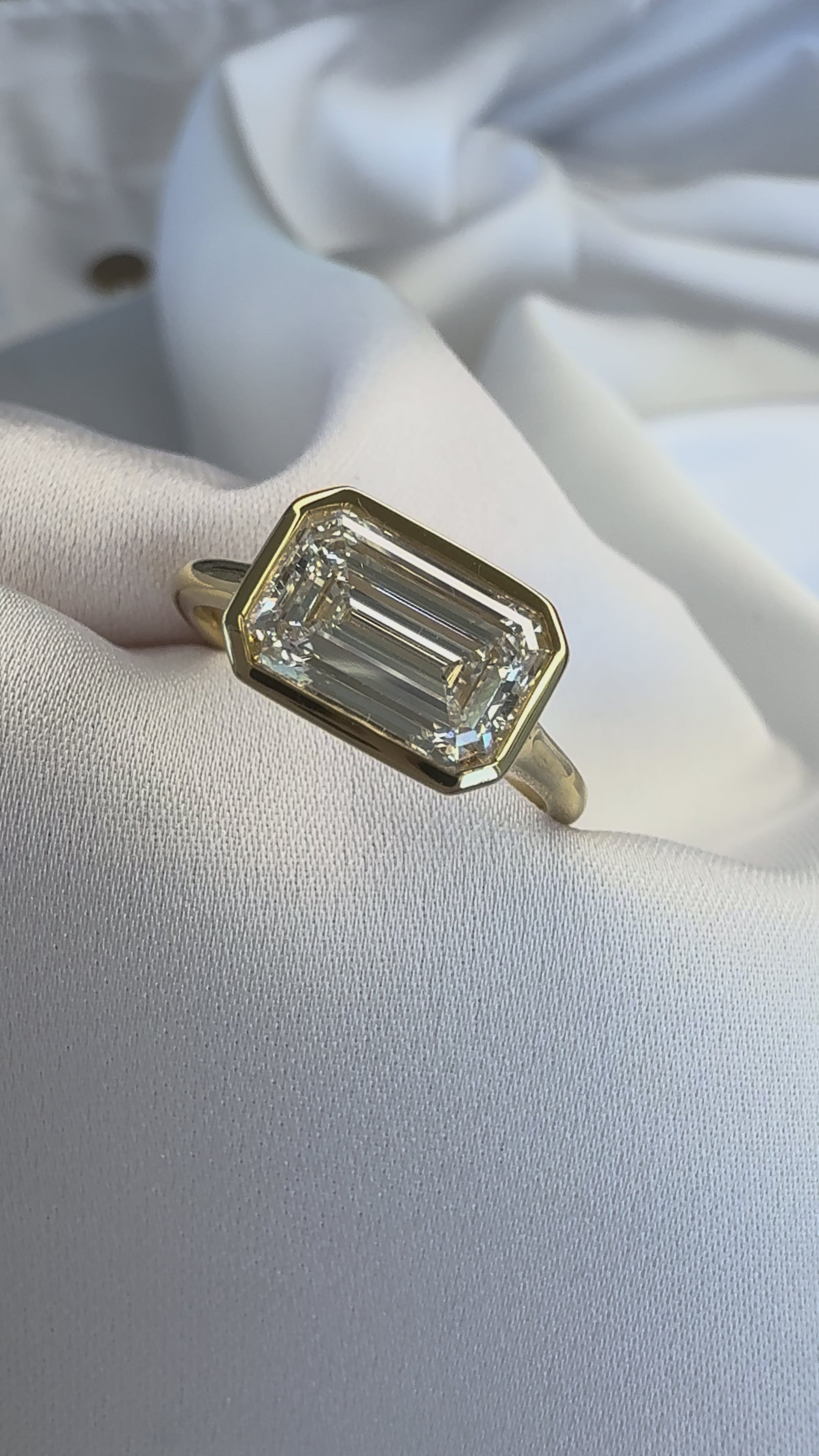 Aeris East-West Emerald Bezel Lab Diamond Engagement Ring – 2.08ct D VVS2 | 18K Yellow Gold 1.8mm Band