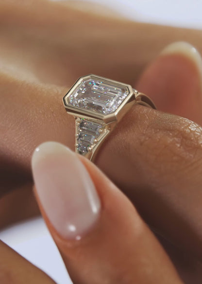 Véda Emerald Heirloom – Seven-Stone Graduated Baguette Ring