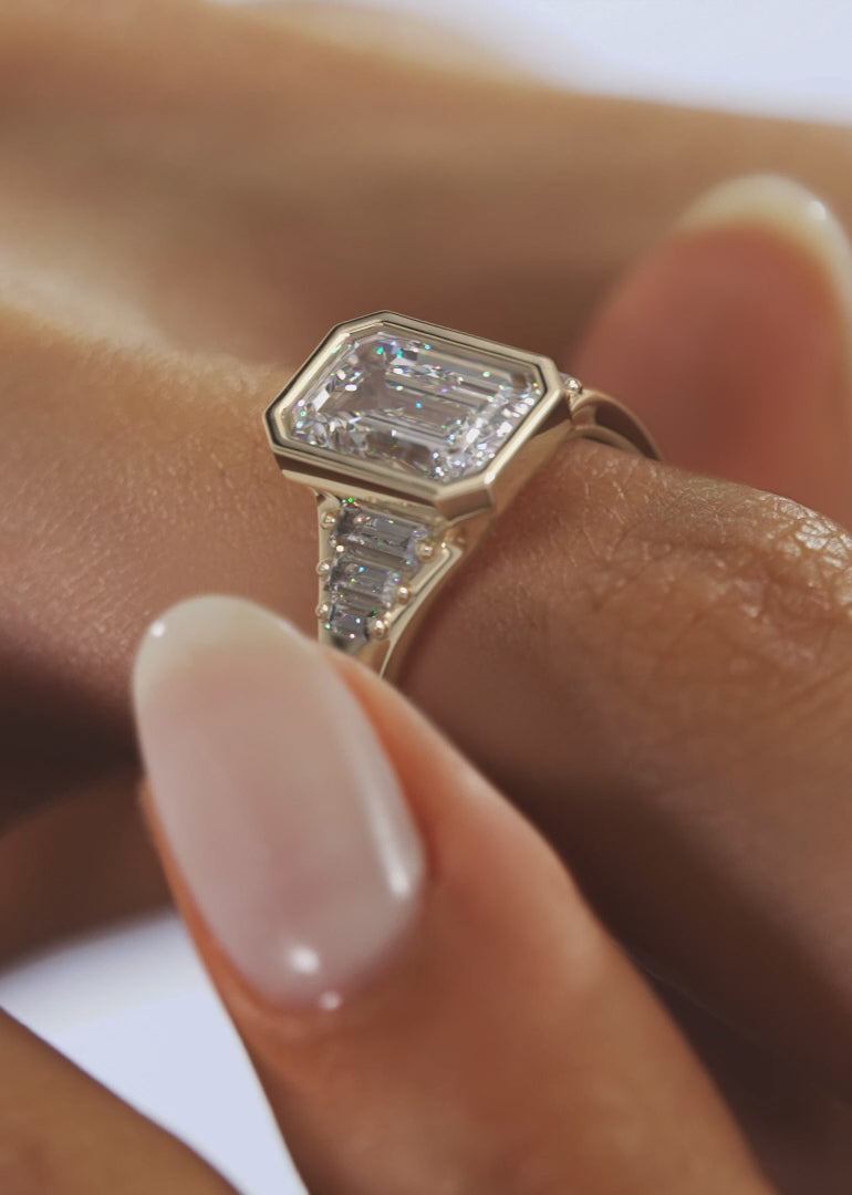 Véda Emerald Heirloom – Seven-Stone Graduated Baguette Ring