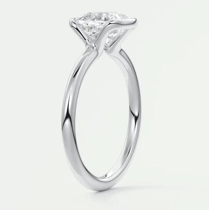 Princess cut diamond engagement ring in white gold.