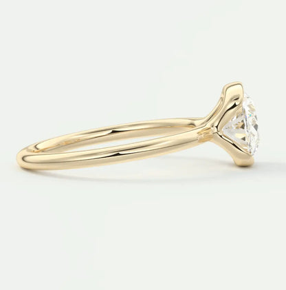 18k yellow gold solitaire diamond engagement ring with a round brilliant cut stone.