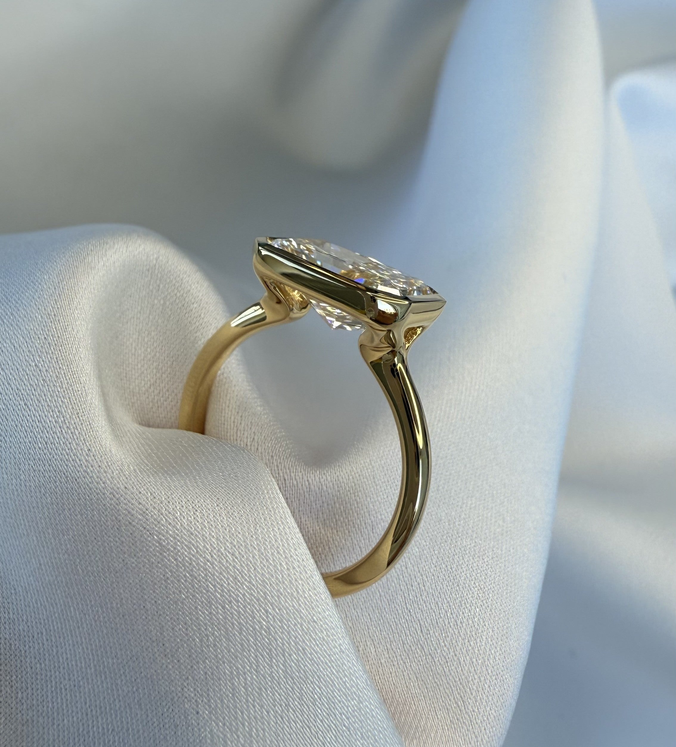 Custom made veda east-west radiant bezel lab diamond ring 3.08ct d vvs2 | 18k yellow gold