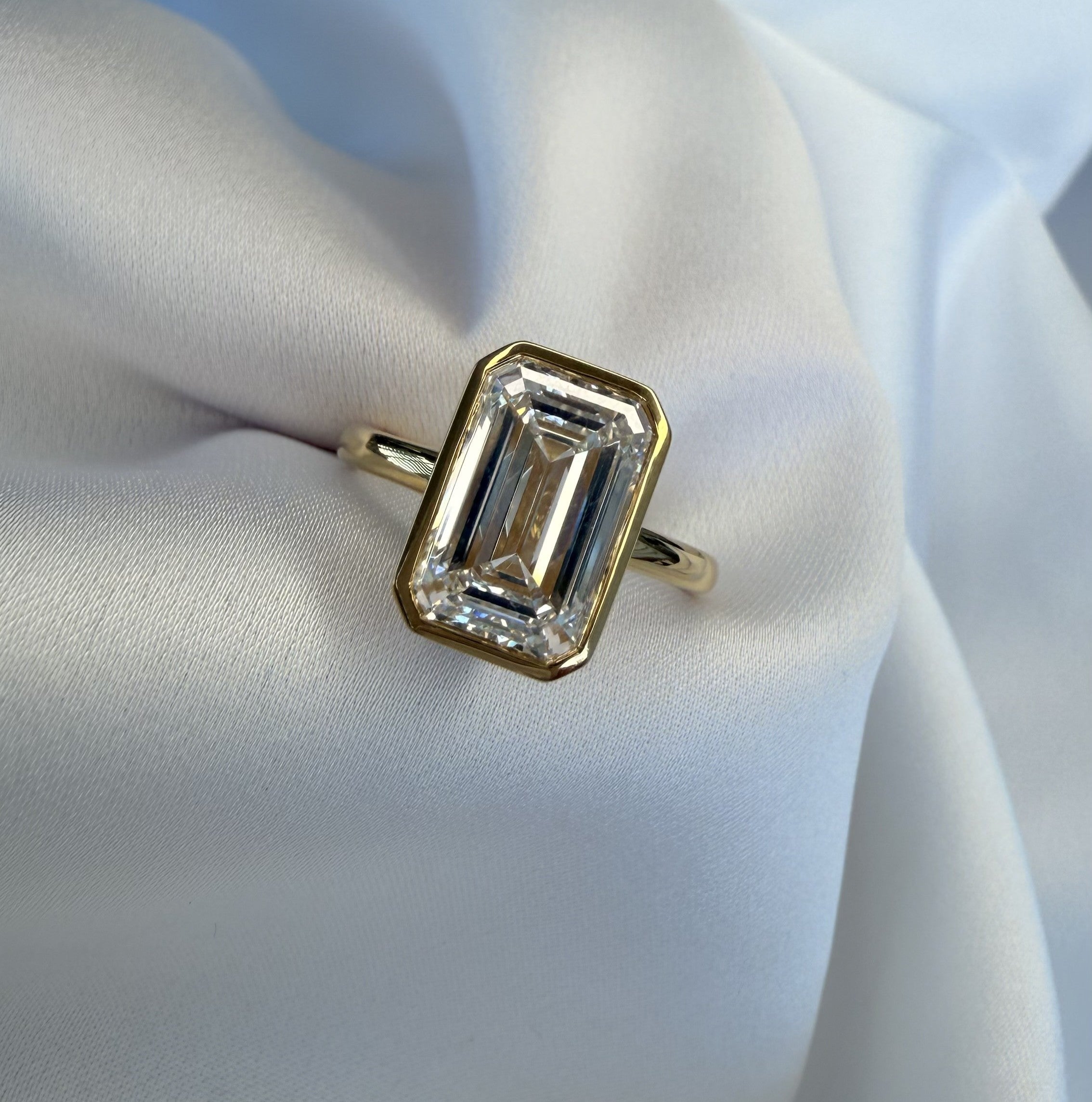 Custom made veda emerald bezel lab diamond ring 3.86ct d vvs1 | 18k yellow gold